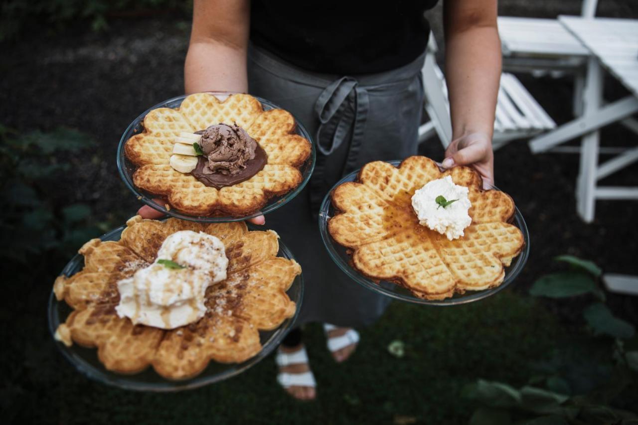 Vaffelcafe Bed & Breakfast Dannas Ngoại thất bức ảnh